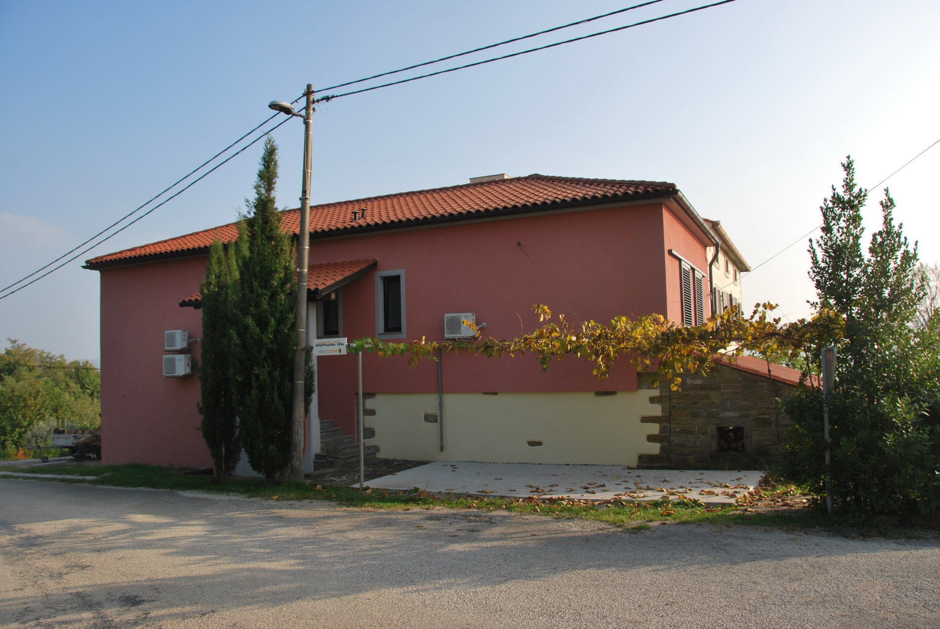 Apartmajska hiša Žerovnik